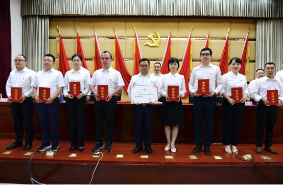 市政府办公室召开庆“七一”暨“两优一先”表彰大会（改）(1)(1)509.png